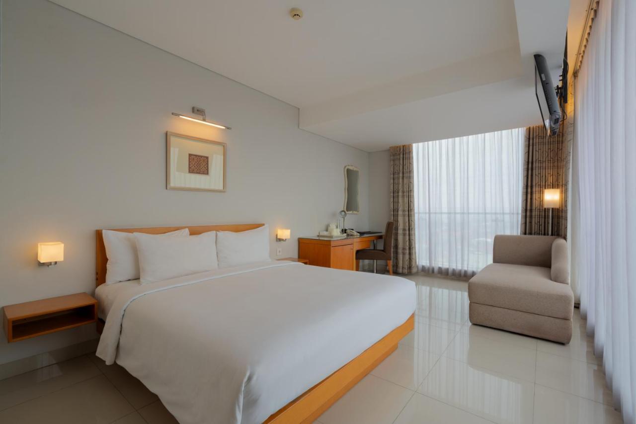 The Capital Hotel Surabaya Exterior photo