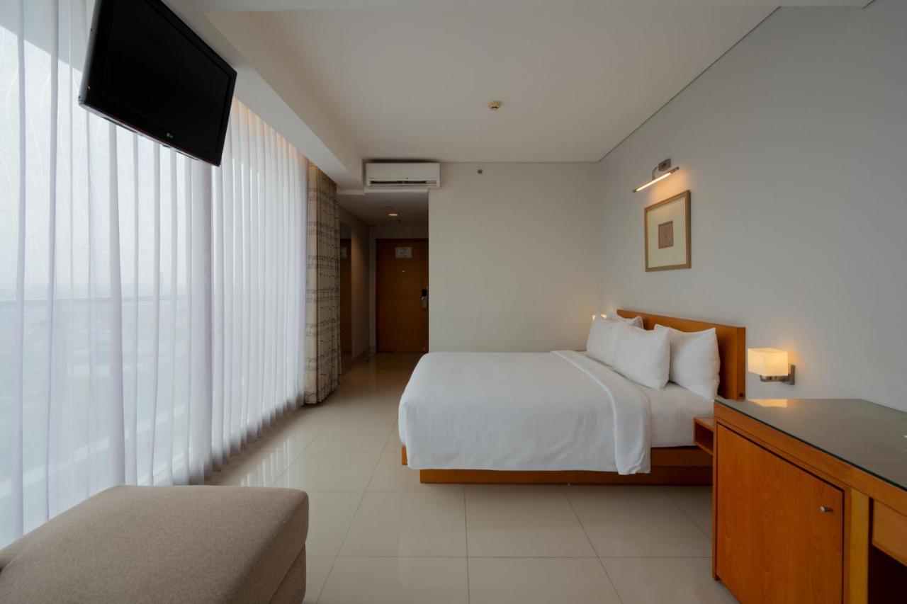 The Capital Hotel Surabaya Exterior photo